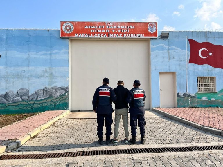 Afyonkarahisar’da Aranan İki Şahıs Jandarma Tarafından Yakalandı